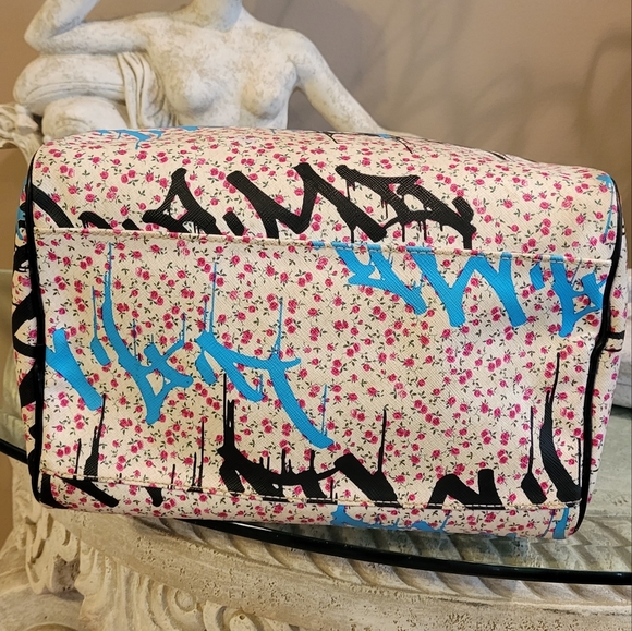 L.A.M.B. by Gwen Stefani Ditzy Graffiti Zipper Flower Bag #402 - Picture 11 of 17